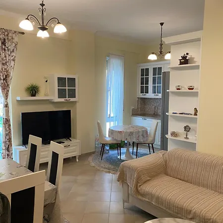 Luxury Lungomare فلورا